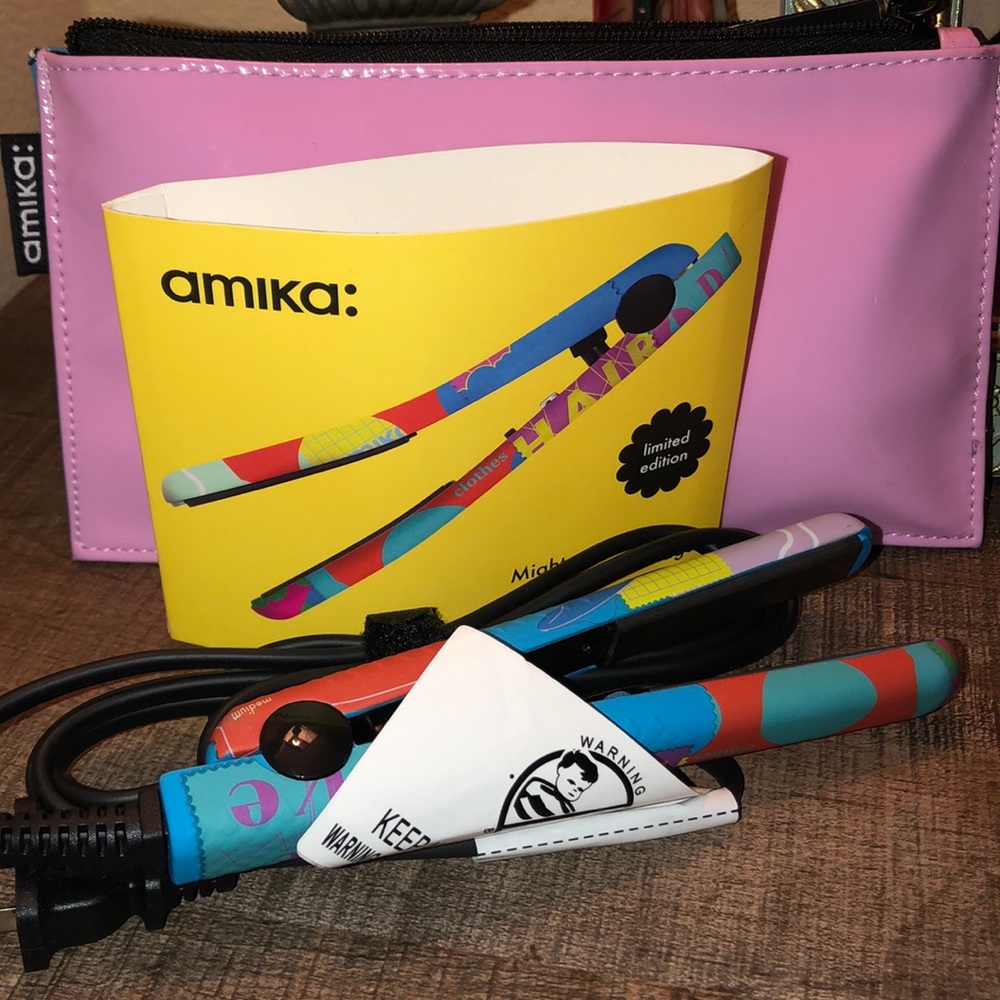 Amika: Mighty Mini Styler